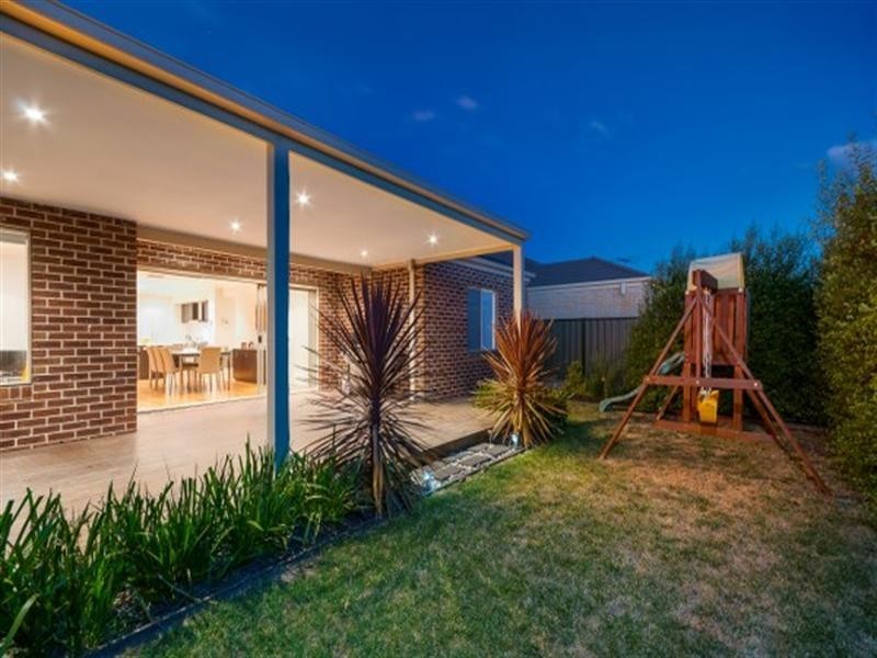 7 Markham Court, Roxburgh Park VIC 3064