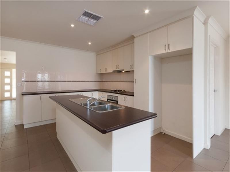 28 William Hovell Pass, Craigieburn VIC 3064