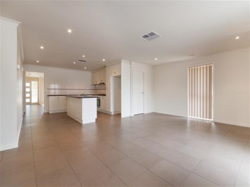 28 William Hovell Pass, Craigieburn VIC 3064