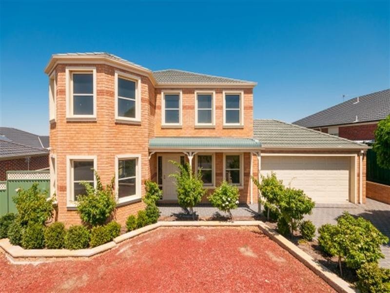 8 Strathallan Grove, Craigieburn VIC 3064