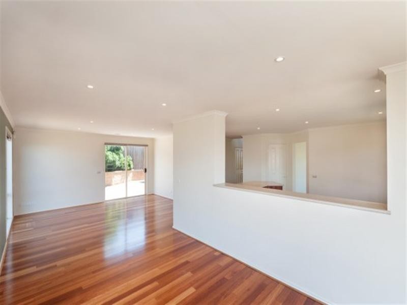 8 Strathallan Grove, Craigieburn VIC 3064