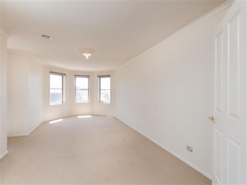 8 Strathallan Grove, Craigieburn VIC 3064