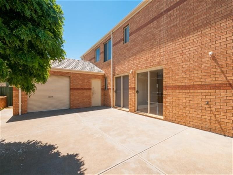 8 Strathallan Grove, Craigieburn VIC 3064