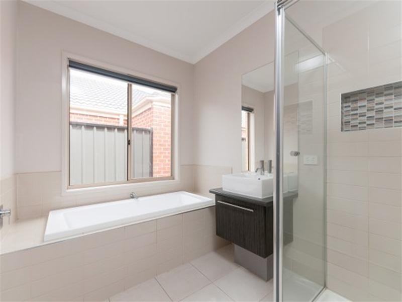 10 Eveline Street, Craigieburn VIC 3064