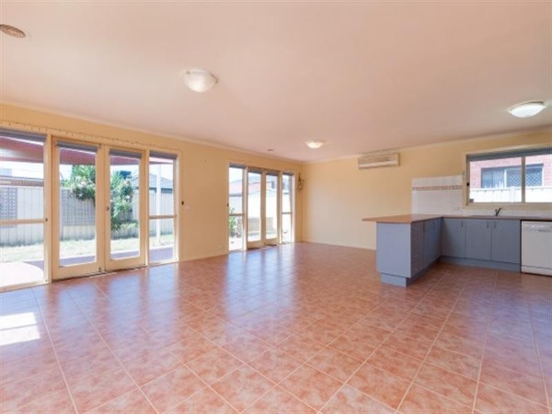 13 Limpopa Square, Roxburgh Park VIC 3064