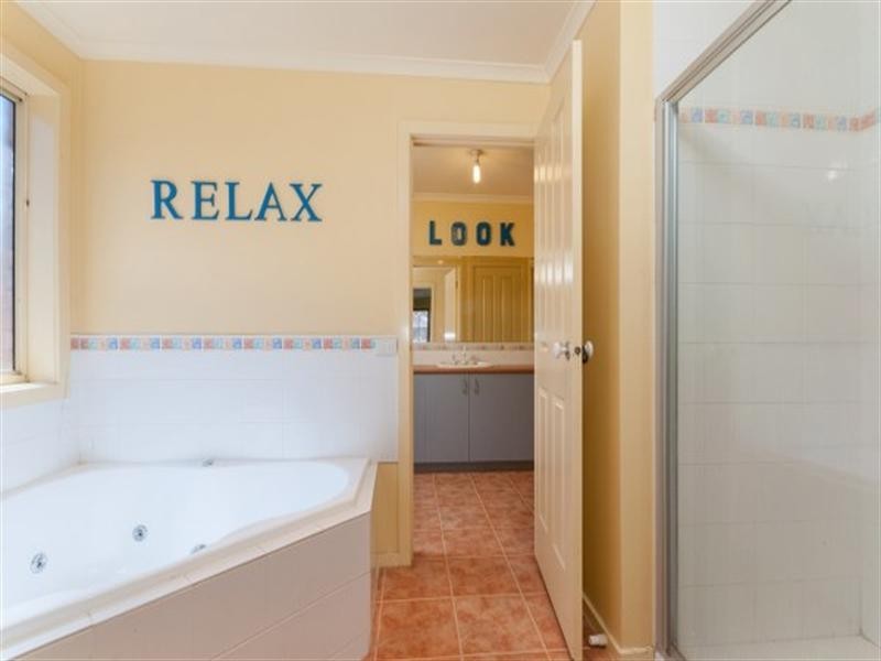 13 Limpopa Square, Roxburgh Park VIC 3064