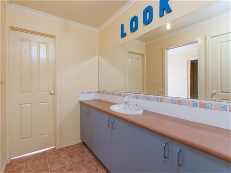 13 Limpopa Square, Roxburgh Park VIC 3064