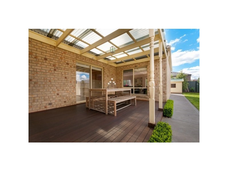 15 Cheltenham Close, Craigieburn VIC 3064