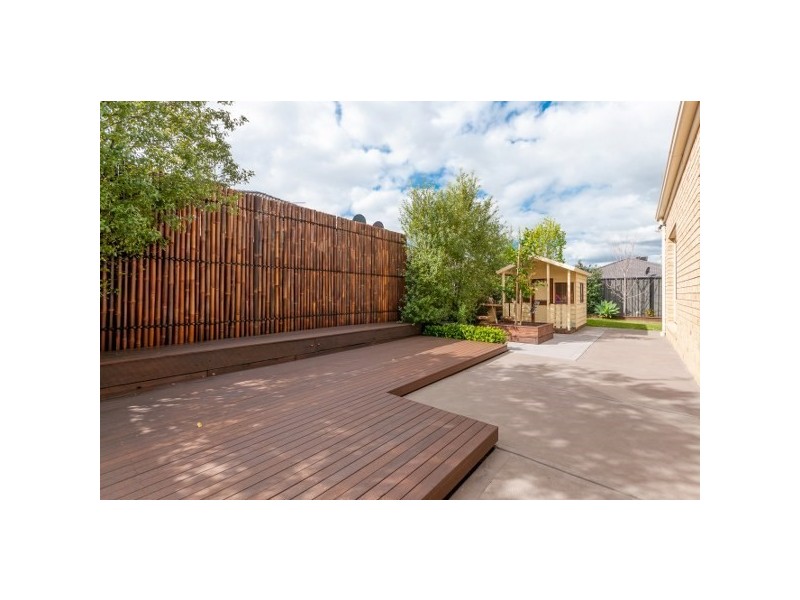 15 Cheltenham Close, Craigieburn VIC 3064