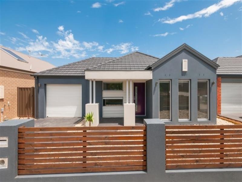 8 Clarendon Avenue, Craigieburn VIC 3064