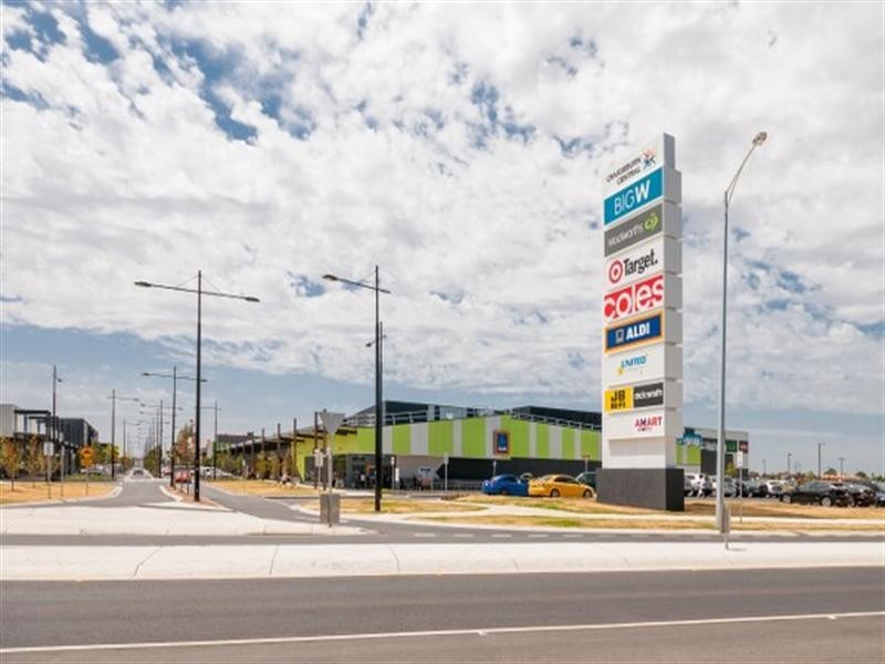 8 Clarendon Avenue, Craigieburn VIC 3064