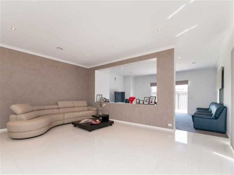 51 Ardsley Circuit, Craigieburn VIC 3064