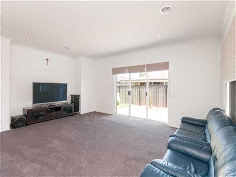 51 Ardsley Circuit, Craigieburn VIC 3064
