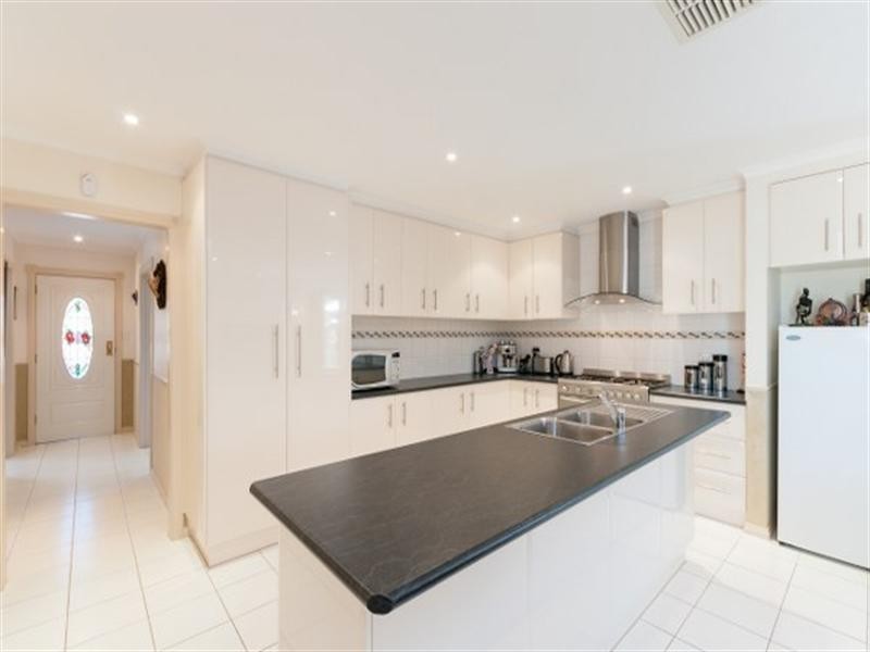 35 Kilmore Crescent, Dallas VIC 3047