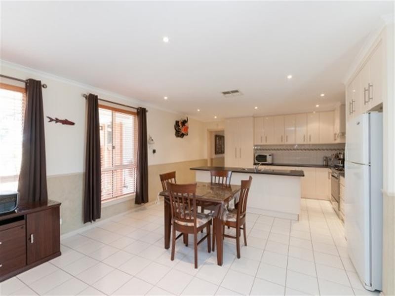 35 Kilmore Crescent, Dallas VIC 3047