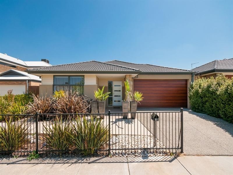 19 Fletcher Road, Craigieburn VIC 3064