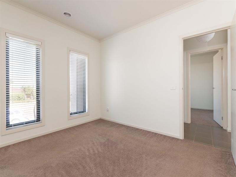 28 Hoxton Crescent, Craigieburn VIC 3064