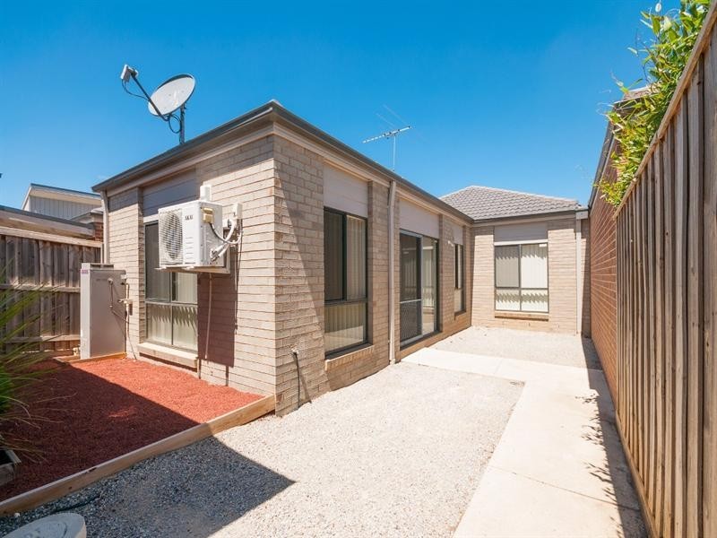28 Hoxton Crescent, Craigieburn VIC 3064