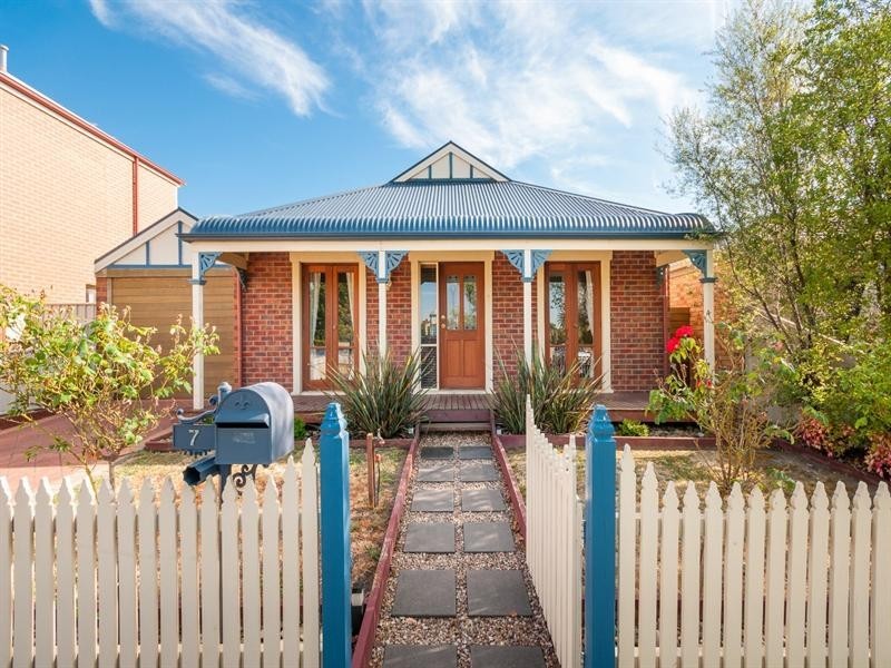 7 Greenfield Court, Craigieburn VIC 3064