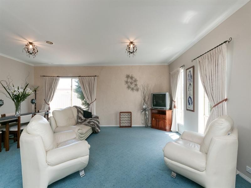 37 Waterford Avenue, Craigieburn VIC 3064