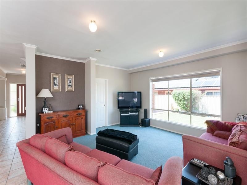 37 Waterford Avenue, Craigieburn VIC 3064