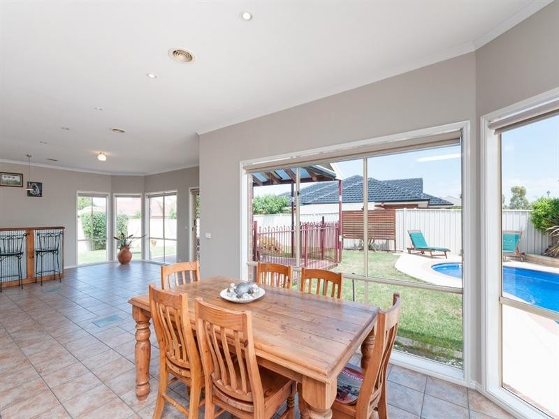 37 Waterford Avenue, Craigieburn VIC 3064