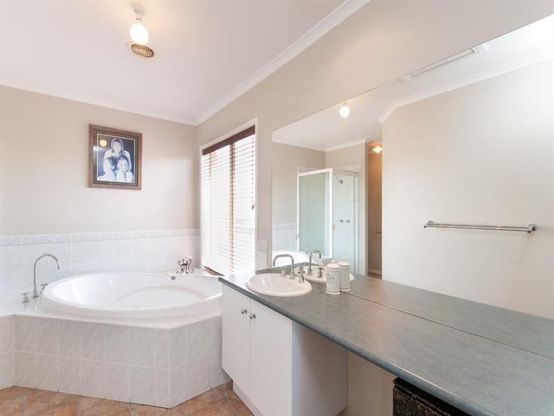 37 Waterford Avenue, Craigieburn VIC 3064