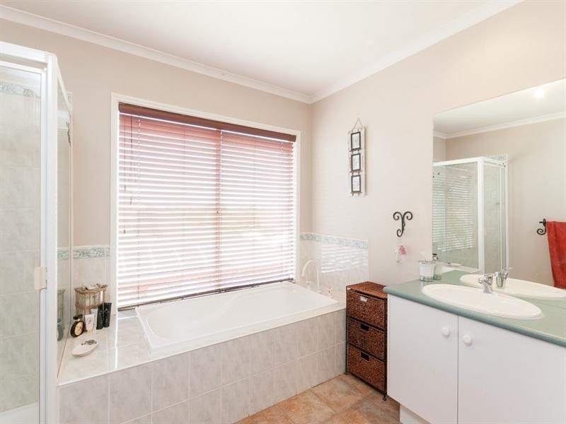37 Waterford Avenue, Craigieburn VIC 3064
