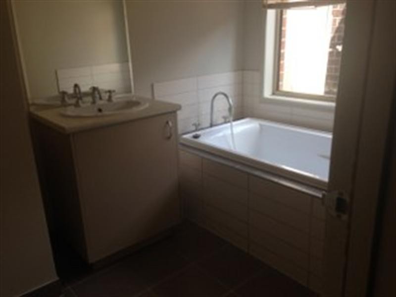 17 Millstream Pass, Craigieburn VIC 3064