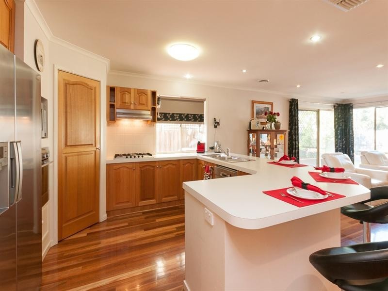 30 Simmonds Place, Roxburgh Park VIC 3064