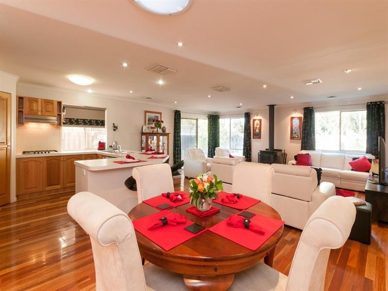 30 Simmonds Place, Roxburgh Park VIC 3064