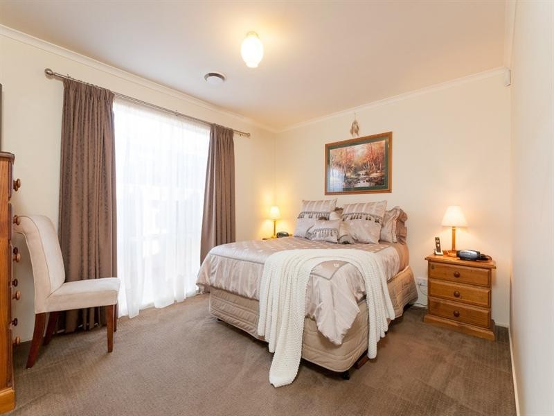 30 Simmonds Place, Roxburgh Park VIC 3064