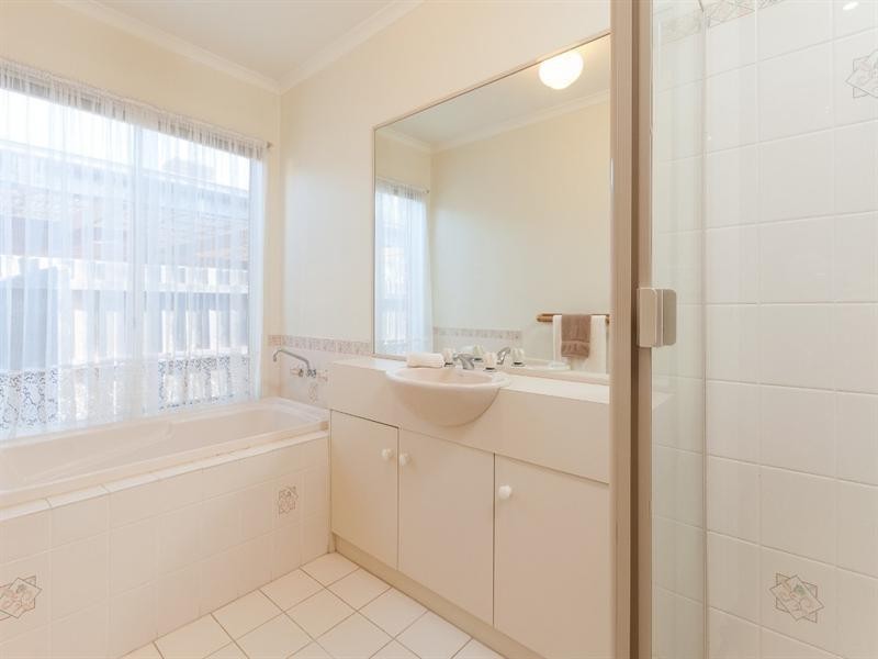 30 Simmonds Place, Roxburgh Park VIC 3064