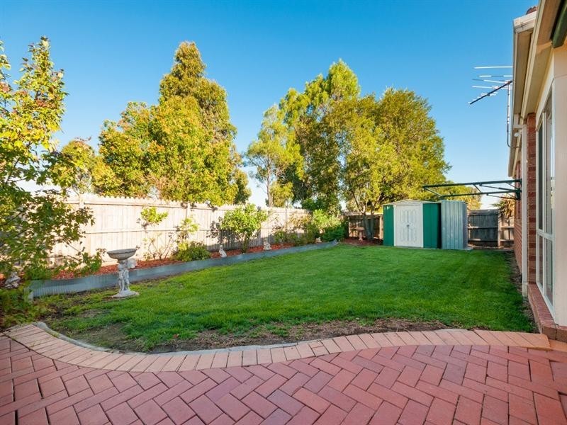 30 Simmonds Place, Roxburgh Park VIC 3064