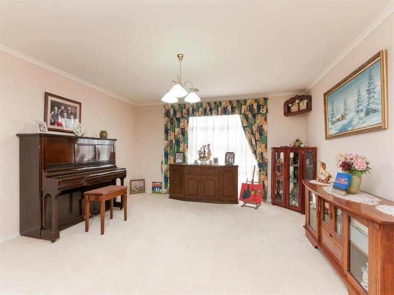 21 McKinley Drive, Roxburgh Park VIC 3064