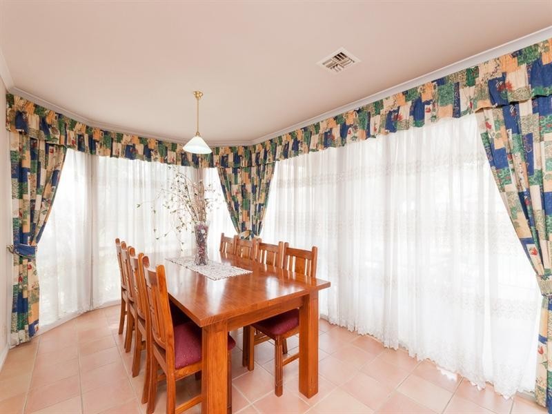 21 McKinley Drive, Roxburgh Park VIC 3064