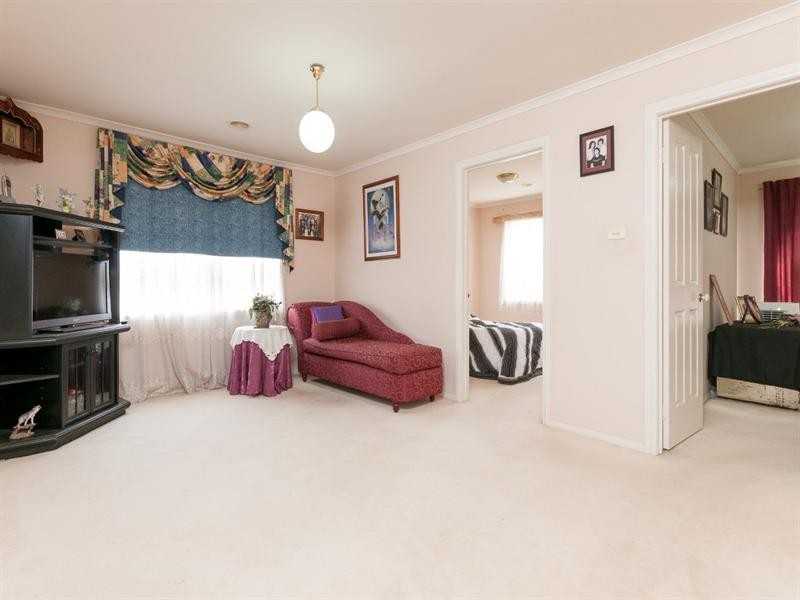 21 McKinley Drive, Roxburgh Park VIC 3064