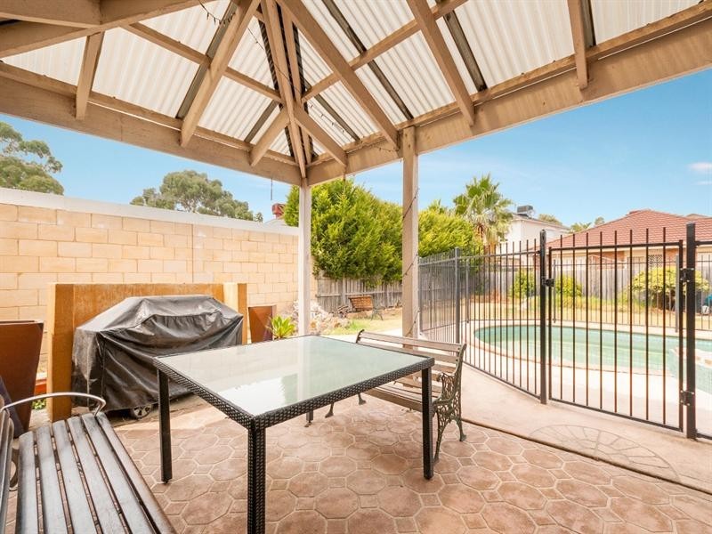 21 McKinley Drive, Roxburgh Park VIC 3064
