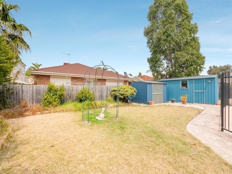 21 McKinley Drive, Roxburgh Park VIC 3064