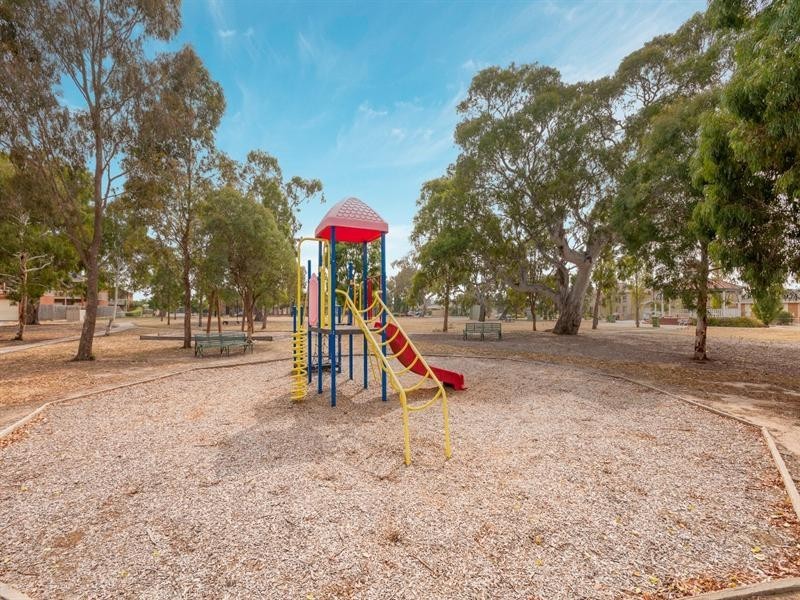 21 McKinley Drive, Roxburgh Park VIC 3064