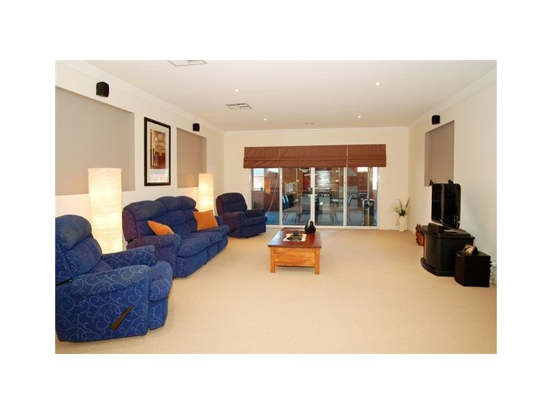 24 Canisby Way, Craigieburn VIC 3064