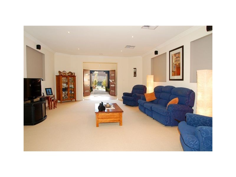 24 Canisby Way, Craigieburn VIC 3064