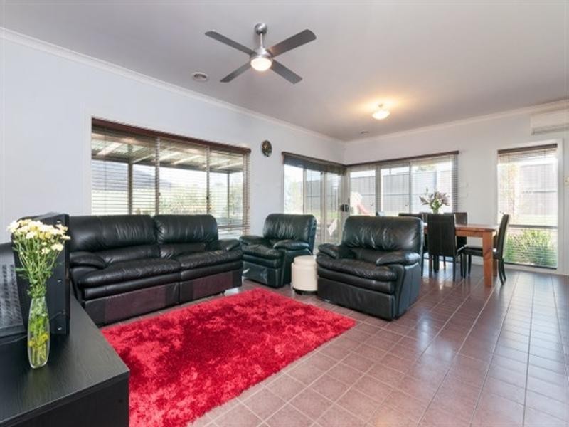 6 Aberfeldie Place, Craigieburn VIC 3064