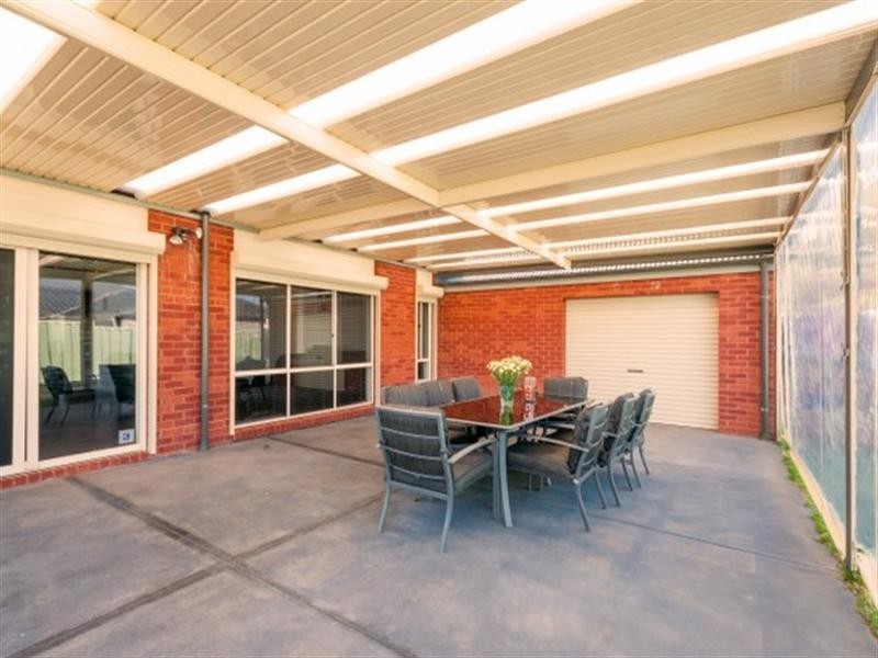 6 Aberfeldie Place, Craigieburn VIC 3064