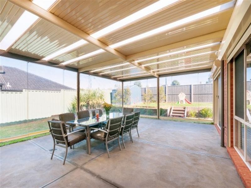 6 Aberfeldie Place, Craigieburn VIC 3064