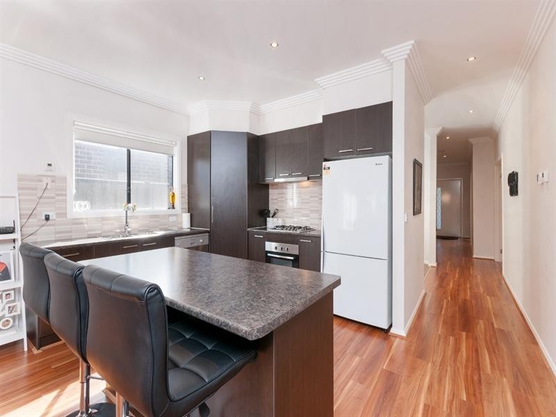 19 Falls Avenue, Craigieburn VIC 3064