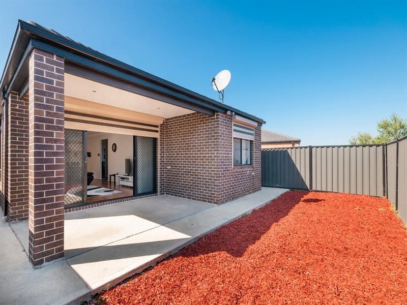 19 Falls Avenue, Craigieburn VIC 3064