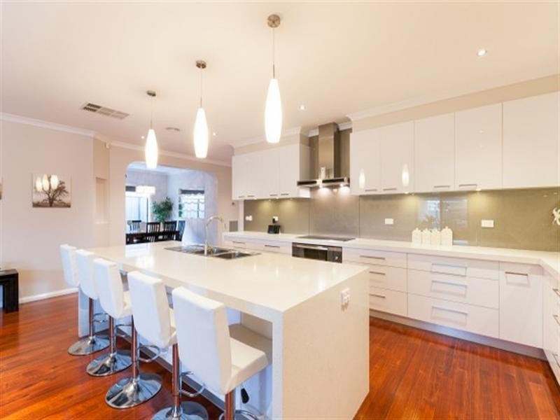 12 Viewside Crescent, Craigieburn VIC 3064