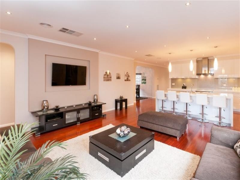 12 Viewside Crescent, Craigieburn VIC 3064