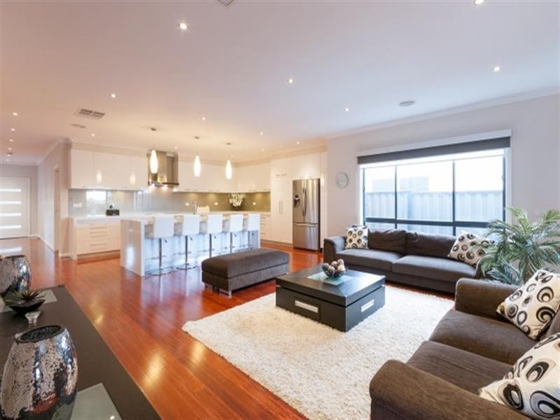 12 Viewside Crescent, Craigieburn VIC 3064